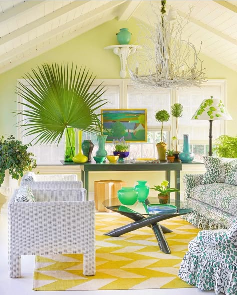 Palm Beach Regency Patrick Mele, Colorful Lake House, Vintage Beach Cottage, Lilly Pulitzer Party, House In Bali, Maximalist Bohemian, Preppy Palm Beach, Amanda Lindroth, Greenwich House