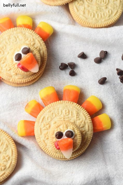 Oreo Turkeys are the cutest Thanksgiving treat! No oven required and they take only minutes to make! Turkey Oreos, Oreo Turkey, Thanksgiving Turkey Treats, Thanksgiving Turkey Cookies, Easy Thanksgiving Turkey, Thanksgiving Desserts Kids, Turkey Treats, Thanksgiving Snacks, Golden Oreo