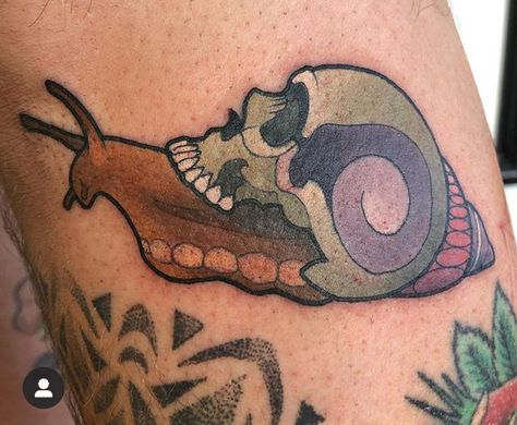 Snail skull shell.  #victorytattoocompany #thehandofgord American Traditional Snail Tattoo, Snail Skull Tattoo, Victory Tattoo, Snail Tattoo, Spooky Tattoos, Neo Traditional, Hand Tattoo, American Traditional, Old School Tattoo