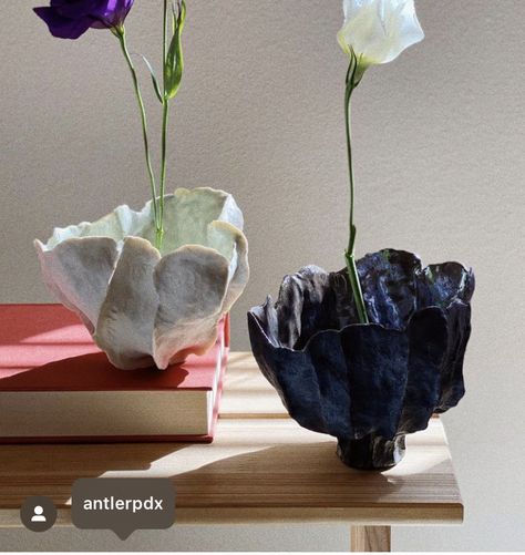 Jonathan Yamakami, Paper Vase, The Vessel, Paper Mache Art, Clay Diy Projects, Paper Mache Crafts, Hand Built Pottery, Ceramics Projects, Bottle Vase