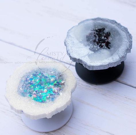 Diy Pop Socket, Resin Art Painting, Diy Resin Art, Phone Grips, Uv Resin, Resin Diy, Resin Crafts, Resin Art, Epoxy Resin