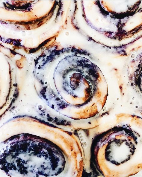 overnight ube cinnamon rolls | hummingbird high || a desserts and baking blog Ube Desserts, Ube Dessert, Ube Halaya, Ube Recipes, Purple Sweet Potatoes, Baking Recipe, Filipino Desserts, Cinnamon Rolls Recipe, Filipino Recipes