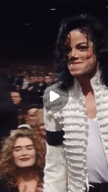 Arvin Shirali on Instagram: "February 24, 1993: Michael Jackson receives the Grammy Legend Award for his enormous career and contributions to the world of music, dance and entertainment, becoming the youngest artist to win this award at 33 years of age. Only 15 artists in the history of music have this award" Michael Jackson Dancing, Young Michael Jackson, History Of Music, Michael Jackson Dance, Michael Jackson Rare, Fairy Pools, Long Face Hairstyles, Christmas Flower Arrangements, Acoustic Music