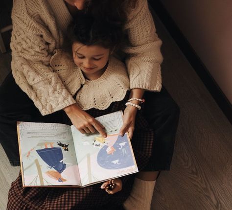 Book Mom Aesthetic, Working Mom Photoshoot, Mother Daughter Reading Aesthetic, Maternity Shoot With Books, Mother And Children Aesthetic, Reading To Kids Aesthetic, Parenting Aesthetic, Housewife Aesthetic, Book Shoot