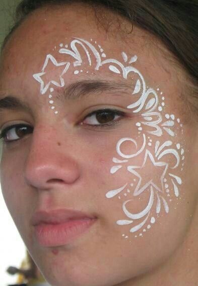 Stars Face Paint, White Face Paint Ideas, Star Face Painting, Stars On Face, Face Paint Ideas For Teens, White Face Paint Makeup, Star Face Paint, Body Art Paint Ideas, Painting Swirls