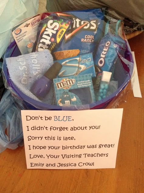 Gift idea for late birthday.  Buy little blue snacks and things, out in basket and attach message: Don't be blue, I didn't forget you! Sorry this is late, hope your birthday is great! Creative Wrapping, Christmas Creative, Visiting Teaching, Craft Christmas, Late Birthday, Gifts For, Winter Home, Crafty Gifts, Belated Birthday