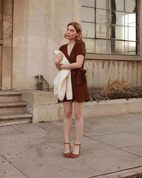 Parisian Style Dress, Courtney Halverson, Soft Feminine Style, Capsule Wardrobe Women, Cottagecore Outfits, Western Wear For Women, Neutral Aesthetic, Girly Style, March 4