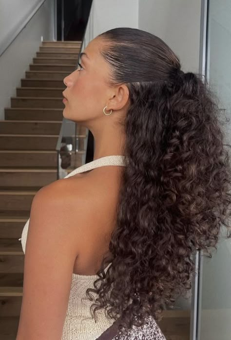 Hairstyles For Curly Long Hair, Loose Curly Hair, Mixed Curly Hair, Hairstyle Inspo, Curly Hair Styles Easy, Natural Curls Hairstyles, Hairdos For Curly Hair, Curly Hair Inspiration, Curly Girl Hairstyles