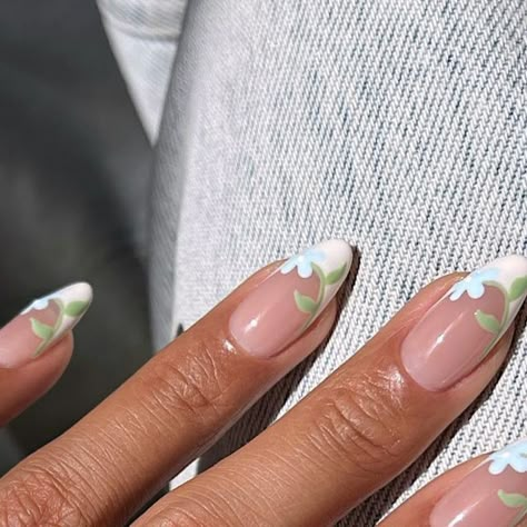 Floral Tip Nail Art, Almond Shape French Tip With Flowers, Floral French Tip Nail Designs, French Tip With Floral Design, Easter French Tips, Flower Nails Inspiration, Simple Floral Nails Short, Light Pink French Tip Nails With Flowers, Floral Pastel Nails