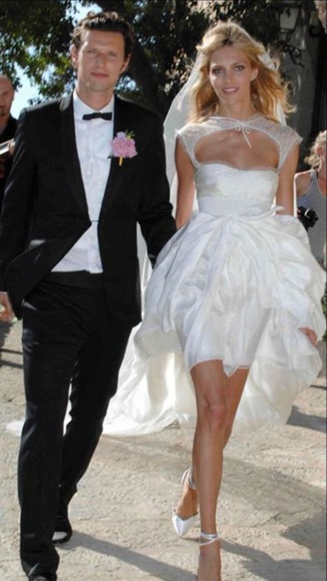 Poppy Delevingne Wedding, Kate Moss Wedding Dress, Kate Moss Wedding, Moss Wedding, Weddings Dresses, Celebrity Wedding Dresses, Poppy Delevingne, Anja Rubik, Glamour Uk