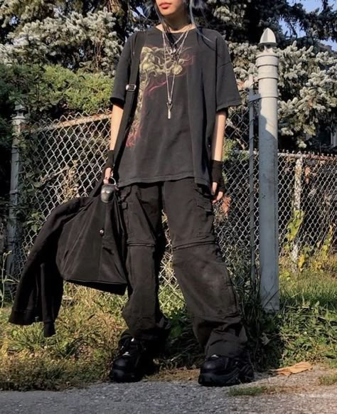 Grunge Fashion, Comfy Outfit Inspo, Fashion, Fall Fashion, Alt Fashion, Ripped Jeans, Band Tee Look Grunge, Alt Outfits, Tomboy Style Outfits, Alt Fashion, Oversized Style, Swaggy Outfits, Tomboy Fashion, Goth Outfits, Alternative Outfits