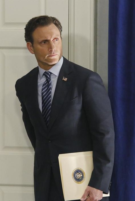 Tony Goldwyn Scandal, Fitzgerald Grant, Kerry Washington Scandal, Scott Foley, Olivia And Fitz, Tony Goldwyn, Black Lady, Handsome Actors, Tv Episodes