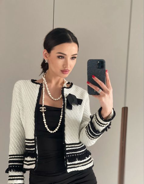 Coco Fashion, Chanel Style Jacket, Coco Chanel Fashion, Mode Chanel, Chanel Jacket, Stylish Work Attire, Woman Suit Fashion, Fashionista Clothes, Stylish Clothes For Women