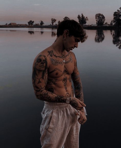 Tatted Men, Bad Boy Aesthetic, Boy Tattoos, Mia 3, Tumblr Boys, Books For Boys, Aesthetic Guys, Book Boyfriends, الرسومات اللطيفة