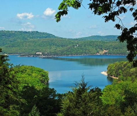 Featured on Oh Ranger - "Beaver Lake is a nature lover's delight during all seasons. Towering limestone bluffs, natural caves and a wide variety of trees and flowering shrubs afford shutter bugs and nature lovers many hours of enjoyment throughout the year."  They did their homework #beaverlake #ohranger #outdoorsarkansas #thenaturalstate Beaver Lake Arkansas, Arkansas Vacations, Resort Cabins, Eureka Springs Arkansas, London Vacation, Eureka Springs, Architecture Landmark, The Ozarks, Fishing Guide