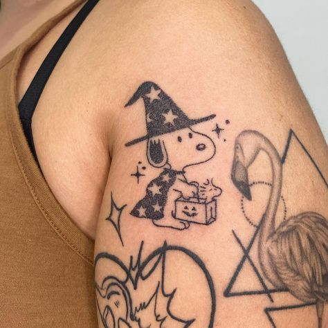 Arms Tattoos, Black And White Traditional, Snoopy Halloween Tattoo, Arietty Tattoos, Tattoos On The Back Of The Arm, Looney Tunes Tattoo, Peanuts Tattoo, Snoopy Tattoo Ideas, Snoopy Tattoo