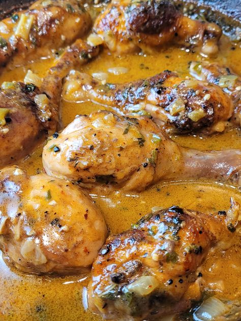 Creamy Garlic Chicken Drumsticks Creamy Chicken Drumsticks, Chicken Drumstick Recipes Greek Yogurt, Juicy Chicken Drumstick Recipes, Cast Iron Chicken Drumsticks, Low Calorie Drumstick Recipes, Drumstick Meals Dinners, Crockpot Chicken Drumsticks And Rice, Chicken Drumstick In Crockpot, Drum Sticks In Crockpot