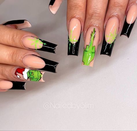 Grinch Tree Nails, Black Grinch Nails, Funny Christmas Nails, Grinch Nails Acrylic, Universal Studios Nails, Gnome Nail Designs, The Grinch Nail Art, The Grinch Nails, Simple Grinch Nails