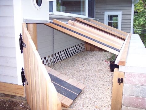 Dog Yard Ideas Backyards, Outdoor Dog Potty Area, Dog Poop Area, Dog Yard Ideas, Dog Yards, Dog Run Side Yard, Diy Dog Run, Outdoor Dog Area, Outdoor Dog Runs