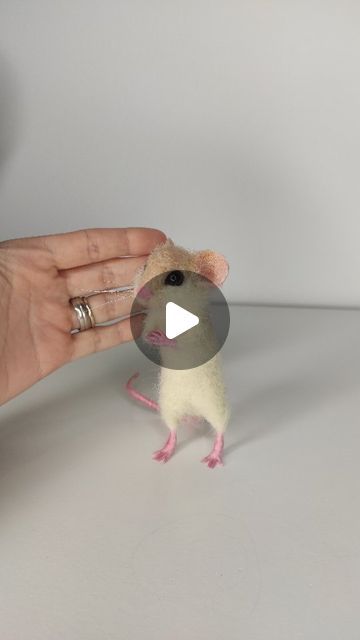 Funny Needle Felted Animals, Needle Felting Mouse Tutorial, Diy Felt Mouse, Cotton Wool Crafts, Felted Mice How To Make, Felted Mouse Tutorial, Needle Felted Mouse Tutorial How To Make, Needle Felting Patterns Free, How To Make Felt Animals