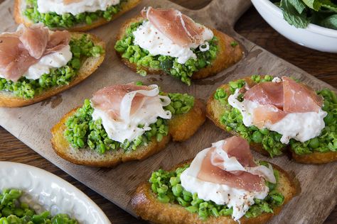 Spring Pea Crostini - What's Gaby Cooking Spring Appetizers, Pea Pesto, Whats Gaby Cooking, Spring Peas, Crostini Recipes, Spring Dinner, Spring Recipes, Finger Food, Appetizer Snacks