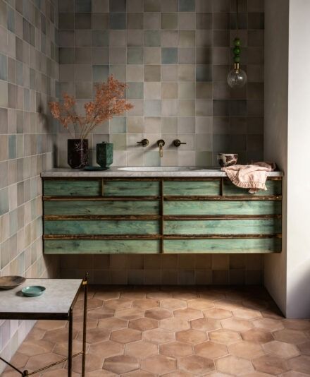 5 Stylish schemes for the new season | Mandarin Stone Chalet Kitchen, Porcelain Hexagon Tile, Hexagon Floor, Waterjet Marble, Mandarin Stone, Stone Bathroom, Honed Marble, Tiles Bathroom, Stone Basin