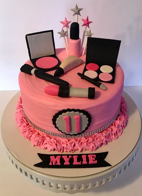 Makeup Birthday Cake Ideas, Makeup Party Cake, Barbie Make Up Cake, Makeup Birthday Cake Kids, Makeup Cake For Kids, Threenager Birthday Cake, Makeup Cake Ideas Birthdays, Make Up Cakes Birthdays Girly, Makeup Cake Ideas