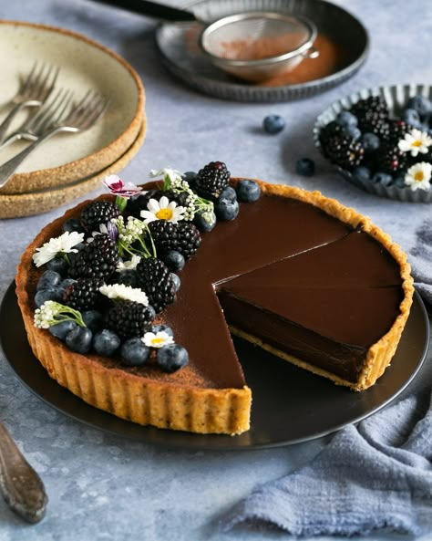 Chocolate Ganache Tart - Between2Kitchens Dark Chocolate Tart Recipe, Unique Tart Recipes, French Chocolate Tart, Chocolate Ganache Tart Recipes, Chocolate Tart Photography, Autumn Tarts, Chocolate Tart Decoration, Christmas Tart Recipes, Chocolate Ganache Pie