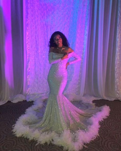 Mermaid Gown Prom, Prom Dresses Black Girls Slay, Prom Girl Dresses, Prom Dresses Black, Senior Prom Dresses, Floor Length Prom Dresses, Long Sleeve Prom, Prom Dress Inspiration, Cute Prom Dresses