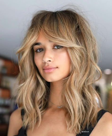 Growing Your Hair Out, Oval Face Haircuts, Hot Hair Colors, Fall Hair Cuts, Oval Face Hairstyles, Midlength Haircuts, Oval Face, Trending Haircuts, Haircuts With Bangs