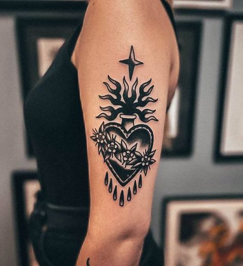 American Traditional Rosary Tattoo, Sacred Heart Blackwork, American Traditional Religious Tattoo, Sacred Heart Back Tattoo, Flaming Heart Tattoo Traditional, Italian Traditional Tattoo, American Traditional Sacred Heart Tattoo, Immaculate Heart Tattoo, Sacred Heart Chest Tattoo