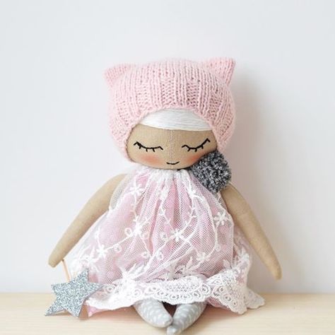 Meow  #kittylove #kittyhat #pinklover #shopsmall #heirloom Diy Plushies, Handmade Softies, Happy Lab, Doll Making Tutorials, Heirloom Doll, Cloth Dolls, Handmade Dolls, Textile Doll, Fabric Dolls