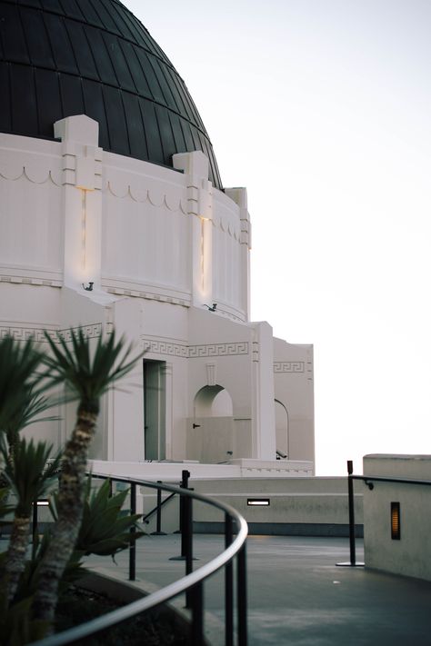 Griffith Observatory in a January Sunrise - Wallpaper #griffithobservatory #griffithobservatorywallpaper #griffithobservatoryla #Losangeleswallpaper #losangeles Los Angeles Wallpaper, La Summer, Sunrise Wallpaper, California Travel Guide, Griffith Observatory, Summer 24, Site Plan, California Travel, Burj Khalifa