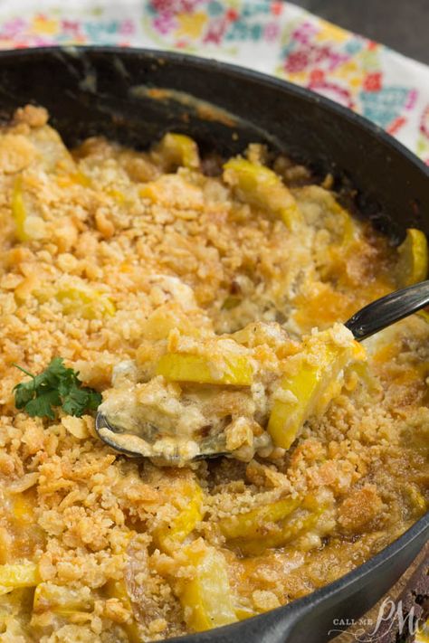 A classic recipe, Old Fashioned Southern Squash Casserole, has tender squash cooked with onion and a buttery cracker top. Southern Squash, Family Reunion Food, Southern Squash Casserole, Yellow Squash Casserole, Summer Squash Recipes, Squash Casserole Recipes, Squash Casserole, Easy Comfort Food, Potluck Recipes