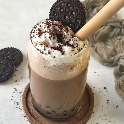 Creamy Oreo Milk Tea Boba Milktea Aesthetic, Aesthetic Oreo, Lychee Bubble Tea, Milk Tea Boba, Boba Recipe, Oreo Milk, Bubble Tea Straws, Boba Pearls, Vegan Whipped Cream