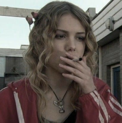 Cassie Skins, Hannah Murray, Profile On Instagram, On Tumblr, Make Your Day, Make Your, Instagram Photos, Tumblr, Red