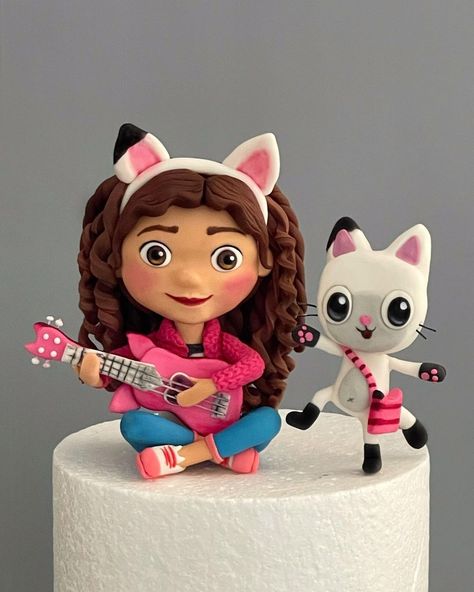 Gabbys Dollhouse Cake, Pandy Paws, Gabby Dollhouse, Artist Cake, Fondant Tutorial, Fondant Toppers, Cat Doll, Edible Art, Creative Cakes