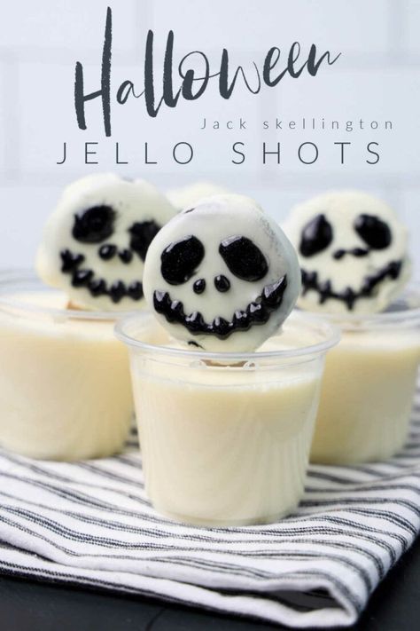 These Jack Skellington jello shots are perfect for your next Halloween party. They are easy to make and taste fantastic. If you are looking for Halloween jello shots, look no further than these amazing white jello shots made wit Oreos. Halloween party cocktails. Jello Cookies Recipe, Easy Halloween Cocktails, Halloween Jello Shots, Halloween Juice, Halloween Shots, Alcoholic Punch Recipes, Christmas Shots, Halloween Drink, Pudding Shots