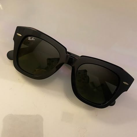 Ray Ban sunglasses in style “State Street” Ray Ban State Street Women, State Street Rayban, Rayban Glasses Woman, Ray Ban State Street, Ray Ban Glasses Women, Rayban Sunglasses For Women, Urban Outfitters Sunglasses, Ray Ban Sunglasses Women, Ray Ban Women