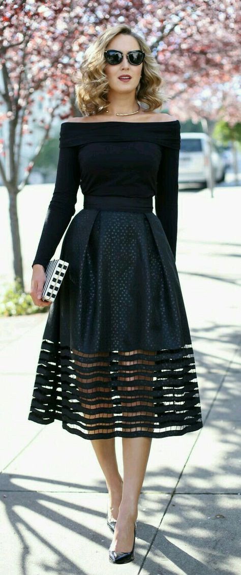 10 Latest Cocktail Attire Dress Code Ideas || DO's & DON'TS Of Cocktail Attire For Women DECODED | Bling Sparkle Cocktail Attire For Women, Stylish Black Dress, Little Black Dress Outfit, Cocktail Party Outfit, Mode Pop, Woman In Black, Dress Attire, Black Dress Outfits, Dress Classy