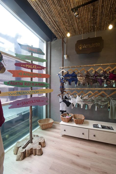 Surf Store, Clothing Store Interior, Clothing Store Design, Store Design Boutique, Boutique Display, Boutique Decor, Swimwear Store, Store Interiors, Casa Vintage