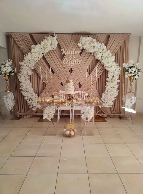 Nikah Decor, Wedding Stage Decor, Wedding Background Decoration, Wedding Reception Backdrop, Wedding Stage Design, Desi Wedding Decor, Wedding Planning Decor, Wedding Backdrop Design, Wedding Backdrop Decorations