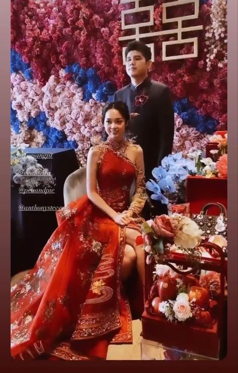 Chinese Bride Traditional, Tinghun Dress, Tinghun Gown, Tingjing Dress, Sangjit Dress Modern, Cheongsam Sangjit, Chinese Wedding Outfits, Modern Qipao Wedding, Sangjit Dress