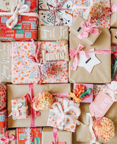 Ever Iyla | Kaydi on Instagram: “Merry Christmas Eve Everyone✨// @youmeandlucy_ wrapping goals 😍 . . . . . . . . . . . . . . #christmaswrapping #christmasgifts…” Chalk Design, Merry Christmas Eve, Baby Cold, Christmas Wrapping, Christmas Eve, Chalk, Merry Christmas, Christmas Gifts, Gift Wrapping