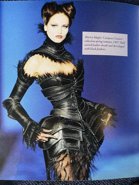 Costume Design Aesthetic, Mugler Models, 90s Couture Fashion, The Great Gatsby Outfit Ideas, Gaudy Fashion, Goth High Fashion, Gothic Runway, High Fashion Halloween, Avant Garde Fashion Couture