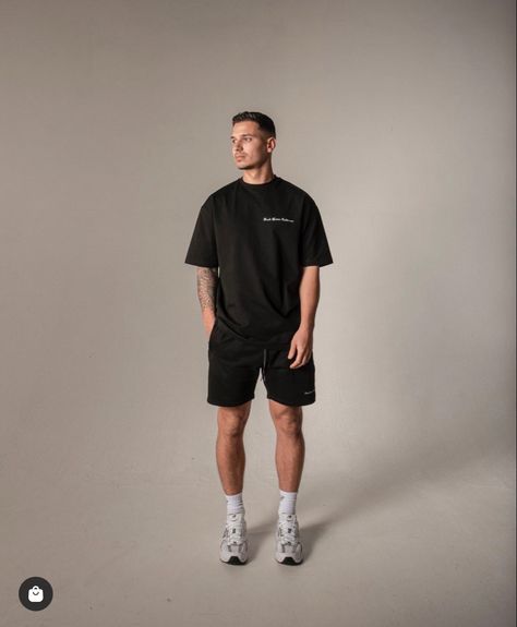 Guys Workout Outfits, Athleisure Men Outfit, Sportwear Photoshoot Men, Black Athletic Fit T-shirt For Athleisure, Gym Photography Men Photoshoot, Mens Gym Photoshoot, Fitness Branding Photoshoot, Gym Photoshoot Male, Men Activewear Photoshoot