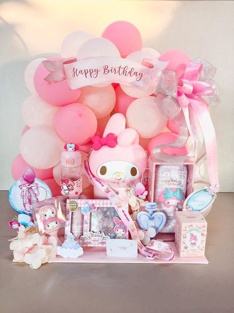 Celebrate in style with our Sanrio-themed birthday hampers! Featuring all things 'My Melody' in pink, complete with balloons. Perfect for making any kid's birthday extra special. 🎈🎀🎉 #BirthdayHampers #Sanrio #MyMelody #Giftology #GiftoKids My Melody Birthday Party Ideas, Melody Birthday Theme, My Melody Balloon, My Melody Birthday Theme, Sanrio Birthday Party, Sanrio Birthday, Hampers Ideas, Sanrio Mymelody, Birthday Hampers