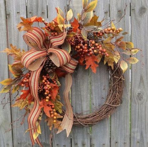 Get trendy & timeless ideas for fall decorating with Find Your Style: 37 Fabulous Fall Wreaths! Choose the best wreath style that fits your personality!! Wreaths Thanksgiving, Easy Fall Wreaths, Wreaths Fall, Fall Decor Wreaths, Fall Thanksgiving Wreaths, Holiday Wreaths Diy, Fall Grapevine Wreaths, Thanksgiving 2020, Wreaths Christmas