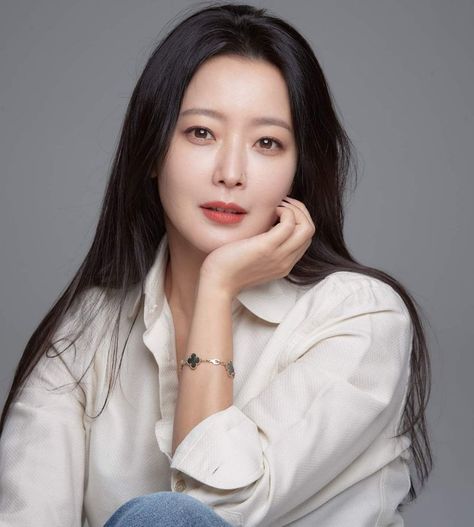 Kim Hee Sun, Mbc Drama, Art Outfit, Bonnie Clyde, Kim Dong, Girls World, Korean Actress, Asian Actors, Korean Beauty