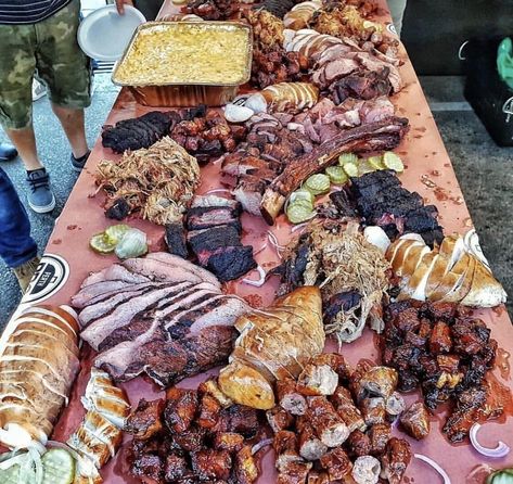 Smoked Food Ideas, Bbq Party Food, Smoked Food, Meat Platter, Smoked Meats, Smoked Meat, Party Food Buffet, Charcuterie Inspiration, Party Food Platters